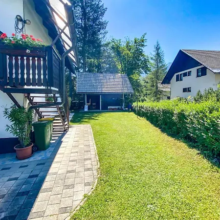 בית הארחה Ticar בוהין